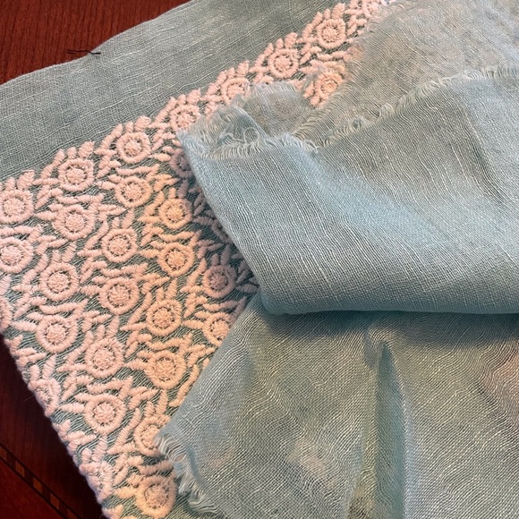 NWT Hang N Hold beautiful aqua green scarf. - Picture 4 of 5